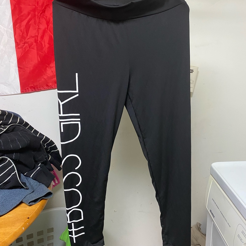 ❤️price drop❤️ leggings with logo